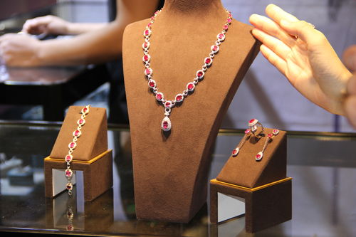 第34屆成都珠寶首飾展覽會暨工藝品展火爆開幕，璀璨盛宴引領珠寶新風尚